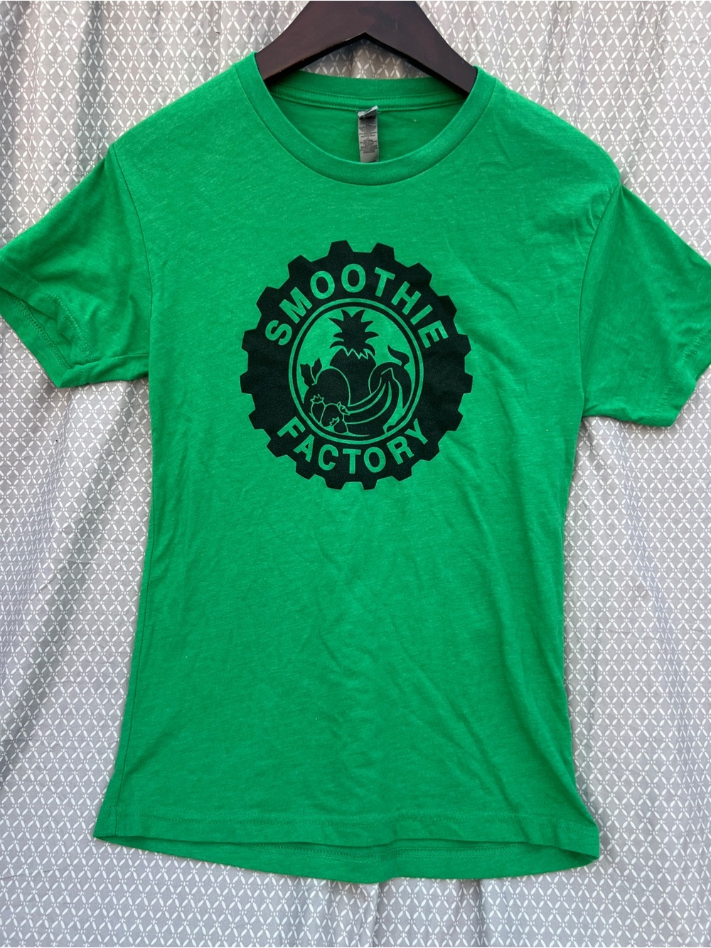 SMOOTHIE FACTORY  Green super soft Graphic Crewneck T-Shirt